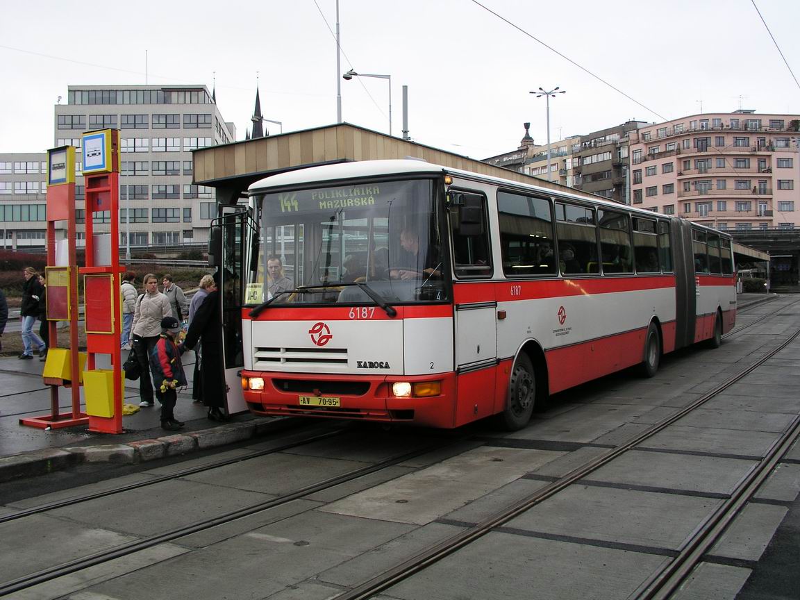 autobus tipu Karosa linka 144