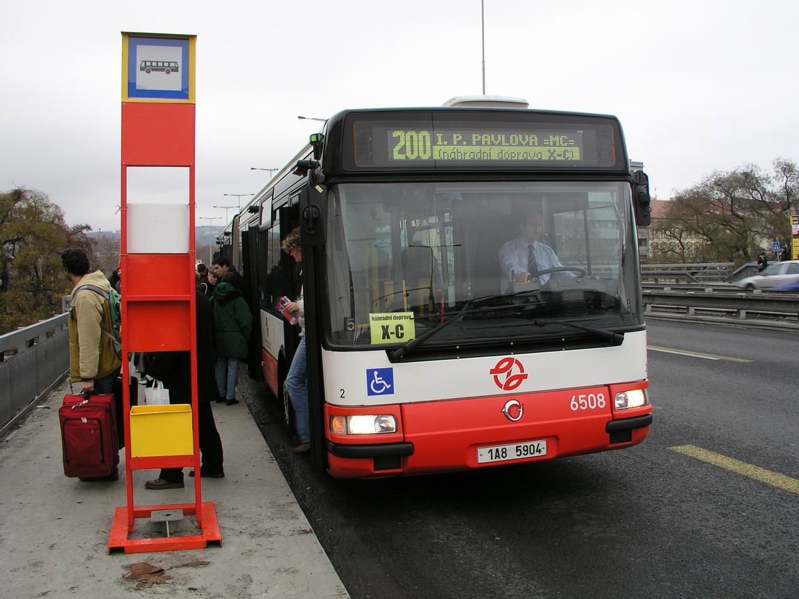 bus náhradní doprava za metro při povodních